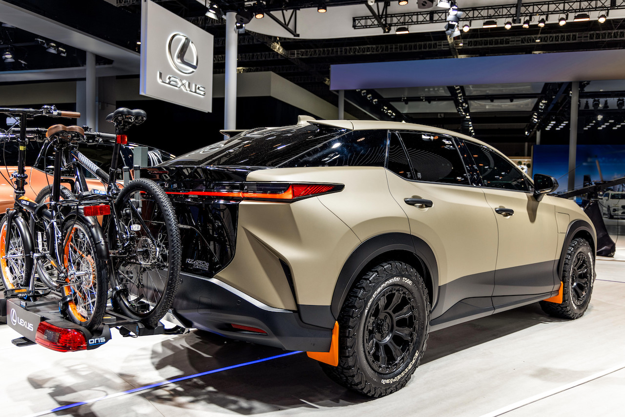 ELEKTRYCZNY LEXUS RZ OUTDOOR CONCEPT O ZWIĘKSZONYCH ZDOLNOŚCIACH TERENOWYCH